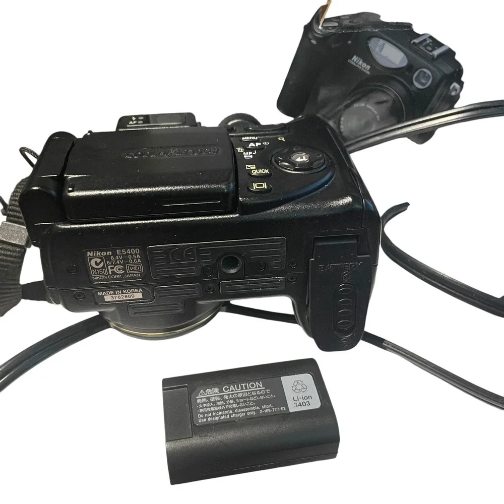 Nikon COOLPIX 5400 5.1MP Digital Camera - Black (battery not Charging)‎